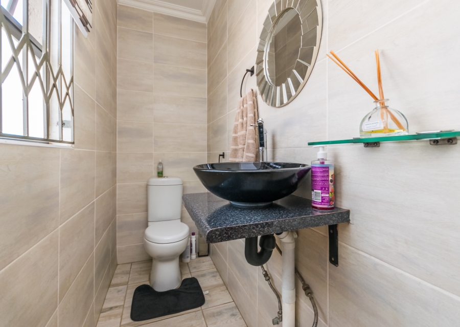 5 Bedroom Property for Sale in Cosmo City Gauteng