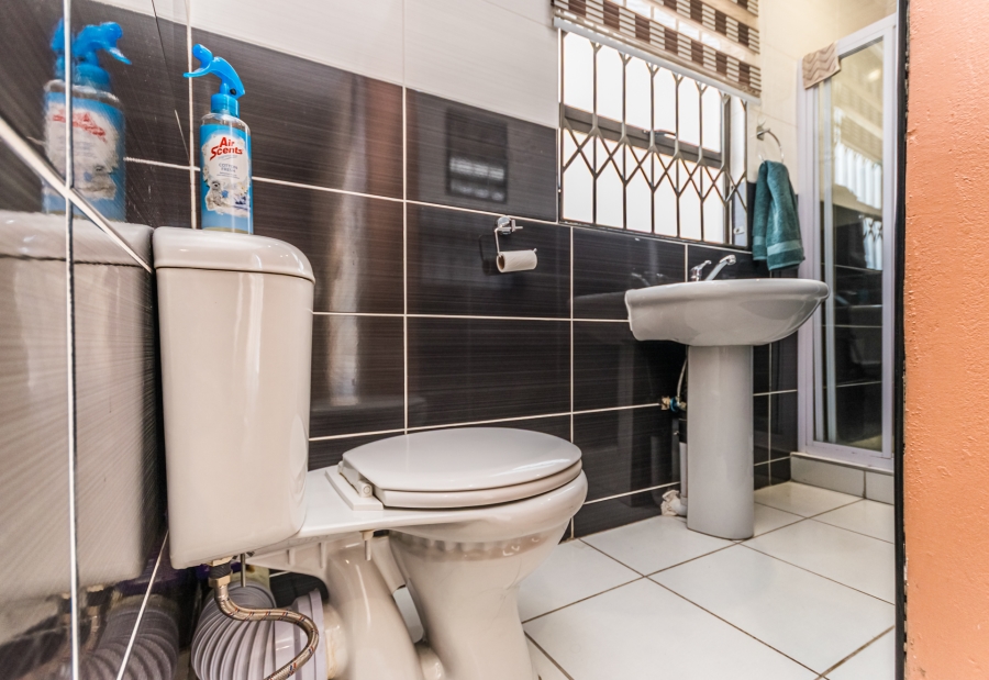 5 Bedroom Property for Sale in Cosmo City Gauteng