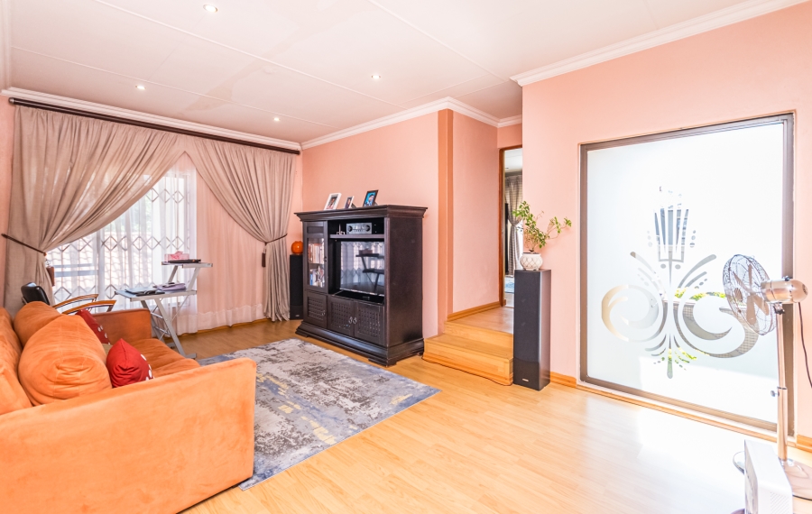 5 Bedroom Property for Sale in Cosmo City Gauteng