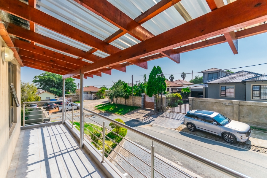 5 Bedroom Property for Sale in Cosmo City Gauteng