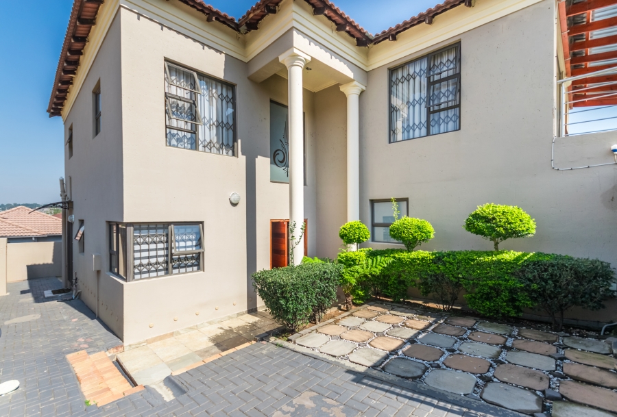 5 Bedroom Property for Sale in Cosmo City Gauteng