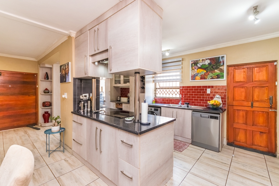 5 Bedroom Property for Sale in Cosmo City Gauteng