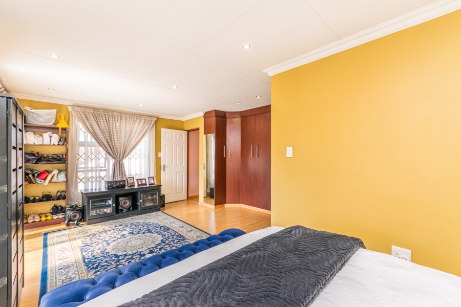 5 Bedroom Property for Sale in Cosmo City Gauteng