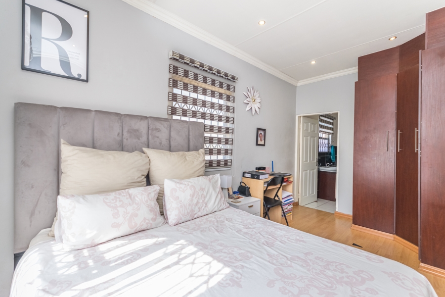 5 Bedroom Property for Sale in Cosmo City Gauteng