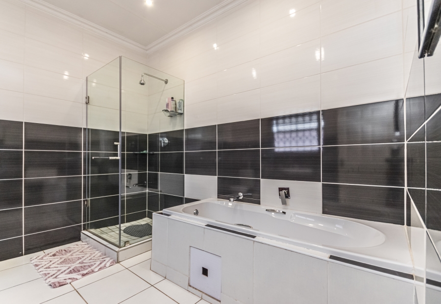 5 Bedroom Property for Sale in Cosmo City Gauteng