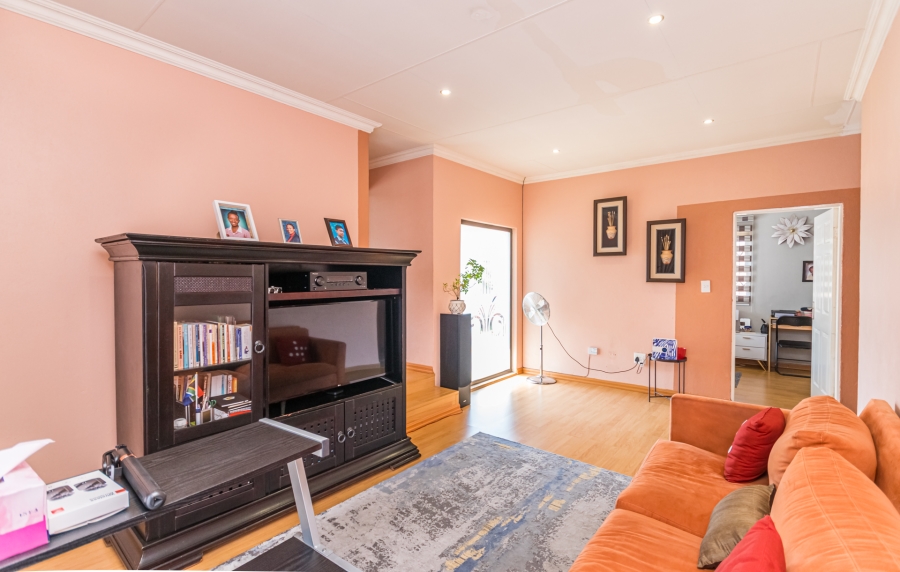 5 Bedroom Property for Sale in Cosmo City Gauteng