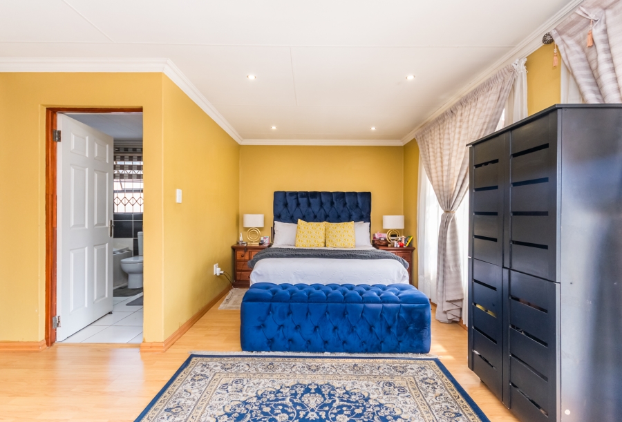 5 Bedroom Property for Sale in Cosmo City Gauteng