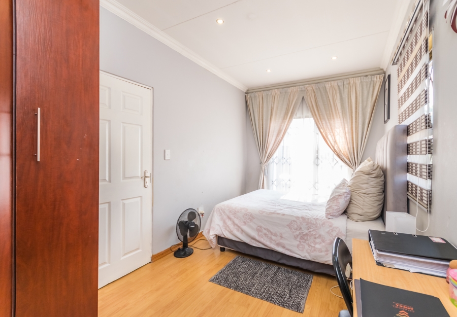 5 Bedroom Property for Sale in Cosmo City Gauteng