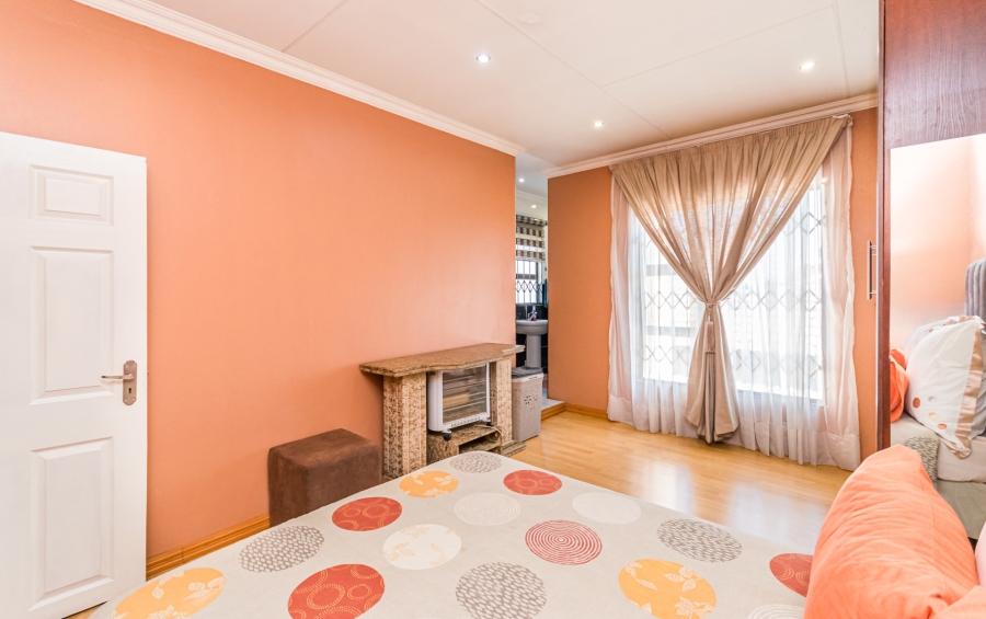 5 Bedroom Property for Sale in Cosmo City Gauteng