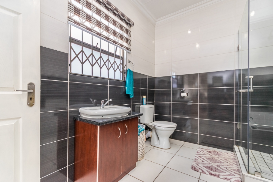 5 Bedroom Property for Sale in Cosmo City Gauteng