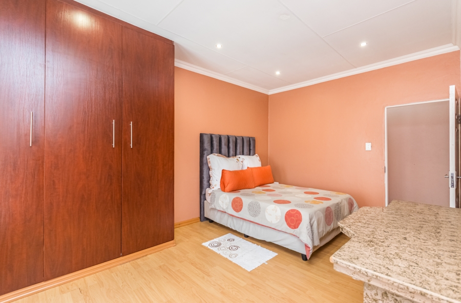 5 Bedroom Property for Sale in Cosmo City Gauteng