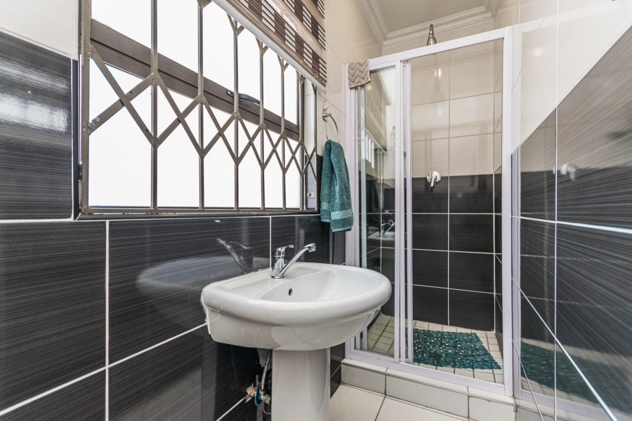 5 Bedroom Property for Sale in Cosmo City Gauteng