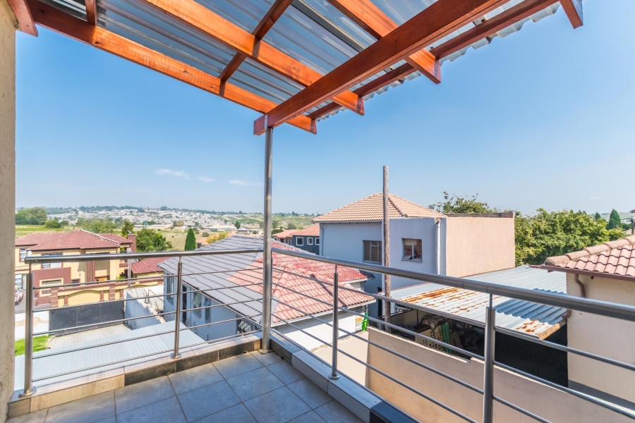 5 Bedroom Property for Sale in Cosmo City Gauteng