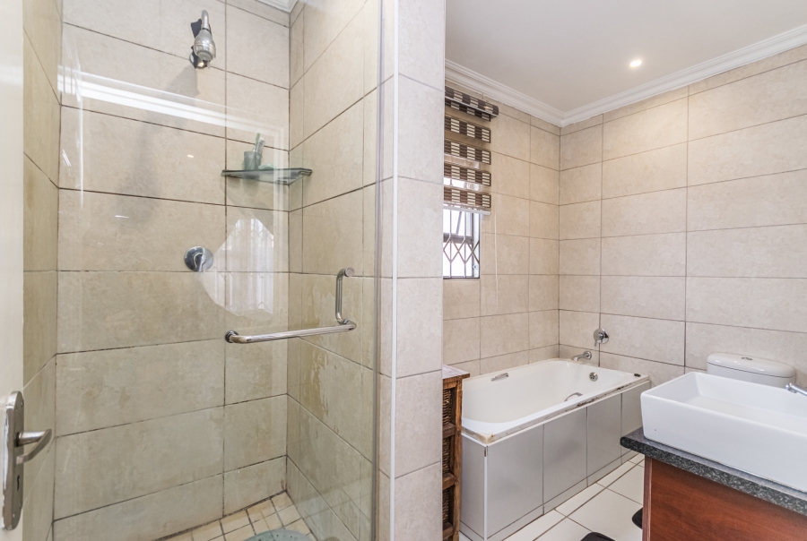 5 Bedroom Property for Sale in Cosmo City Gauteng