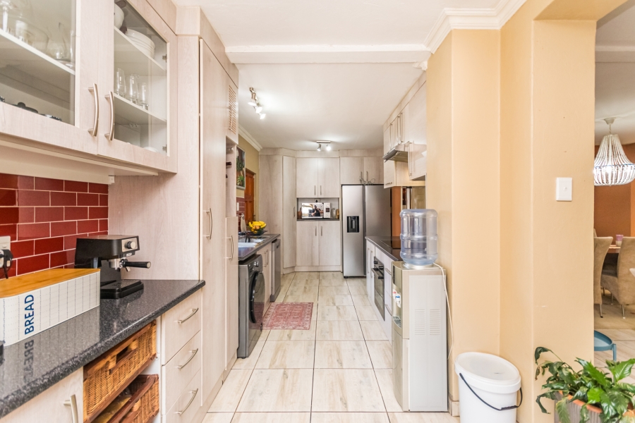 5 Bedroom Property for Sale in Cosmo City Gauteng