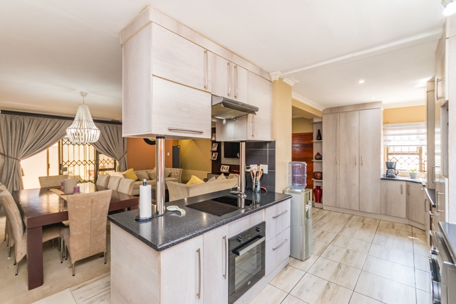 5 Bedroom Property for Sale in Cosmo City Gauteng