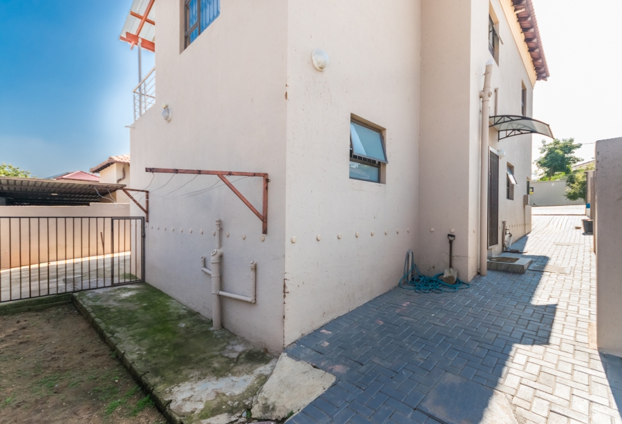 5 Bedroom Property for Sale in Cosmo City Gauteng