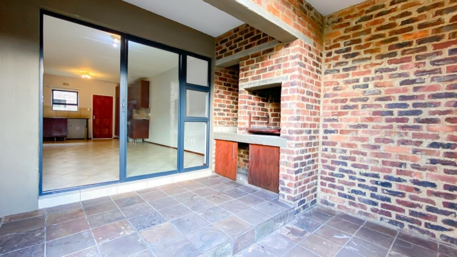 2 Bedroom Property for Sale in Albertsdal Gauteng