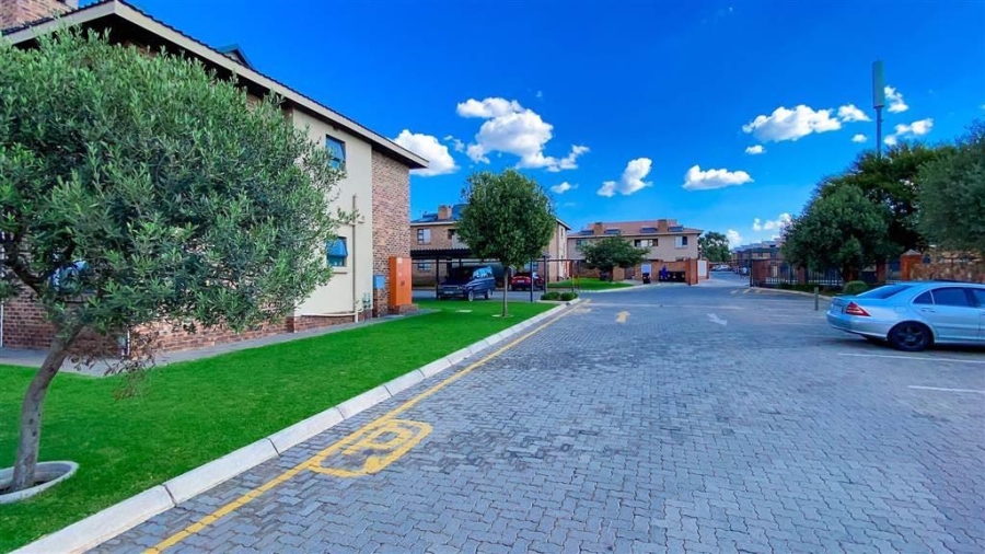 2 Bedroom Property for Sale in Albertsdal Gauteng