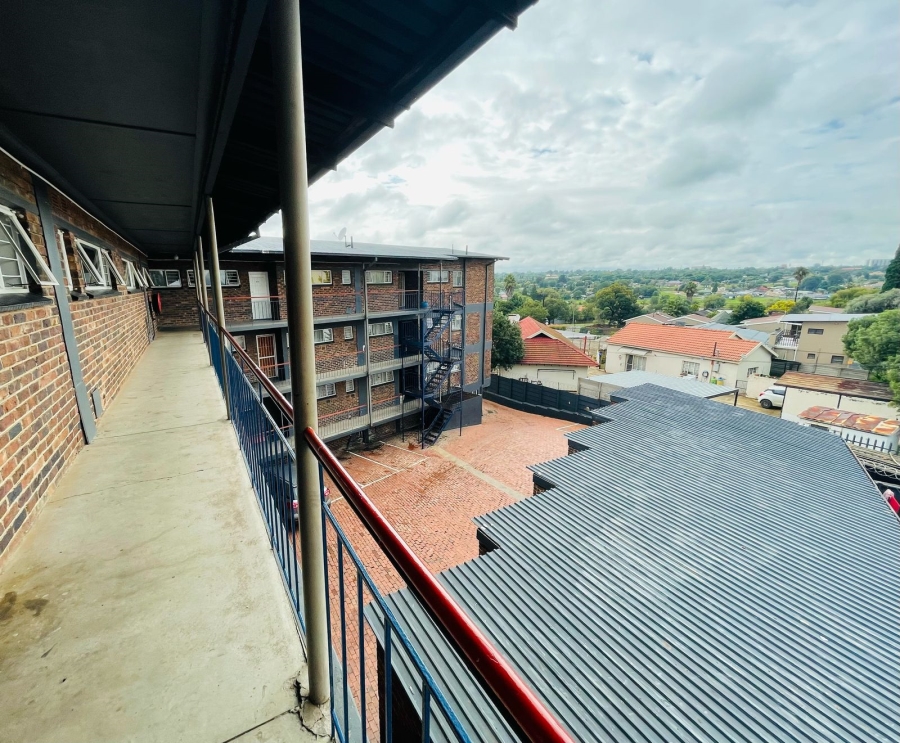 To Let 2 Bedroom Property for Rent in Edleen Gauteng