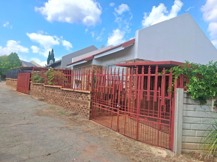 2 Bedroom Property for Sale in Greenhills Gauteng