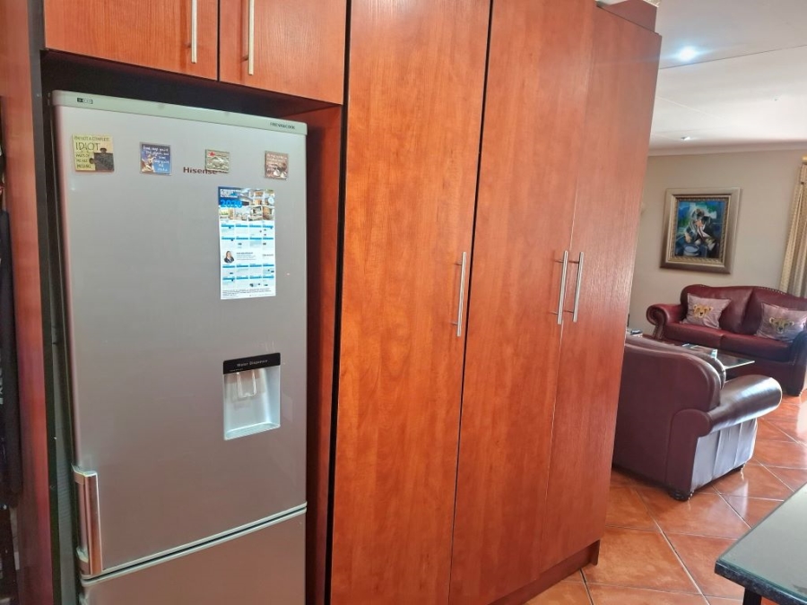 2 Bedroom Property for Sale in Greenhills Gauteng