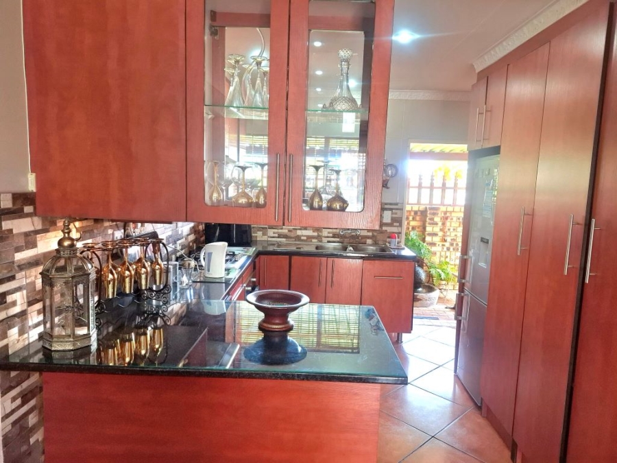 2 Bedroom Property for Sale in Greenhills Gauteng
