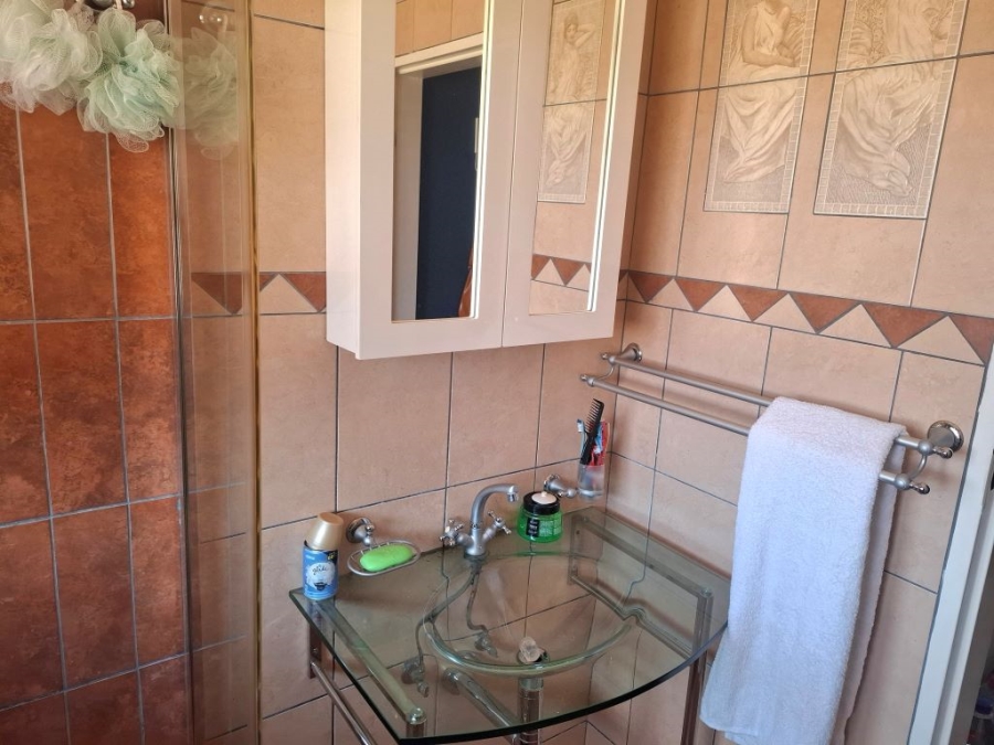 2 Bedroom Property for Sale in Greenhills Gauteng