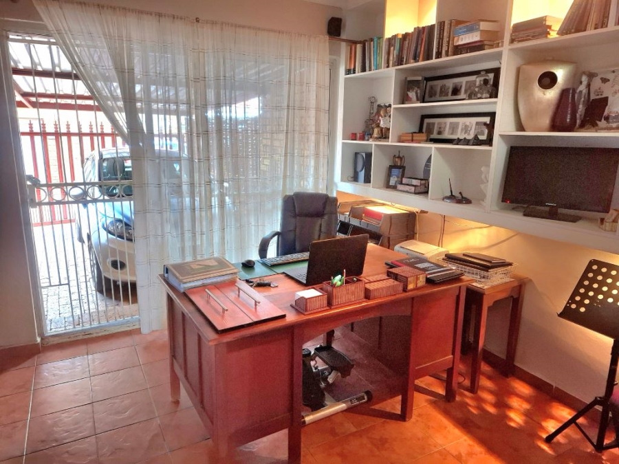 2 Bedroom Property for Sale in Greenhills Gauteng