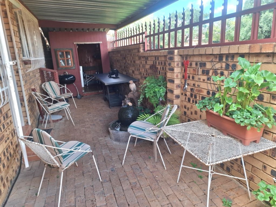 2 Bedroom Property for Sale in Greenhills Gauteng