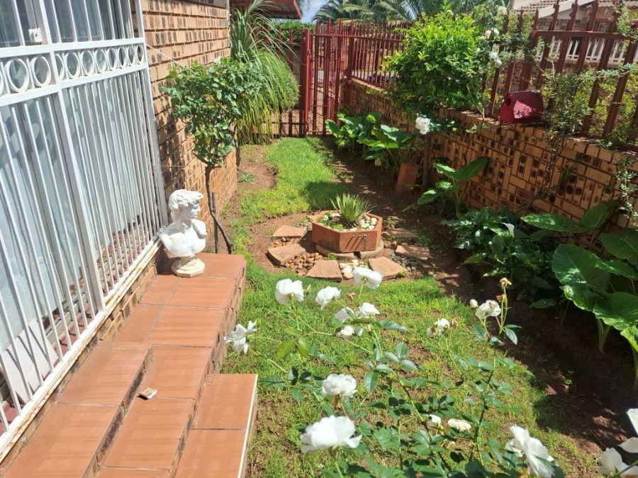 2 Bedroom Property for Sale in Greenhills Gauteng