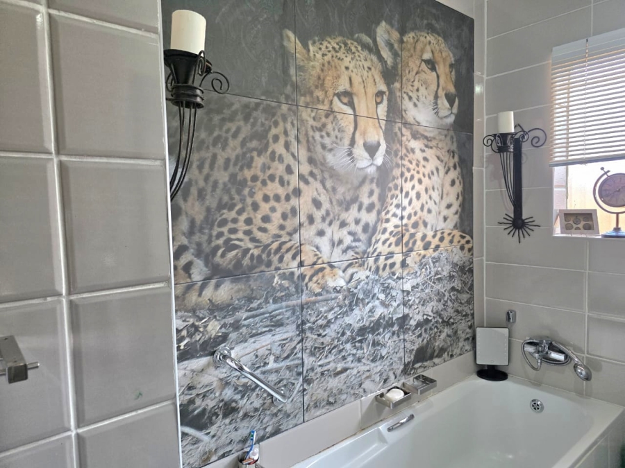 2 Bedroom Property for Sale in Greenhills Gauteng
