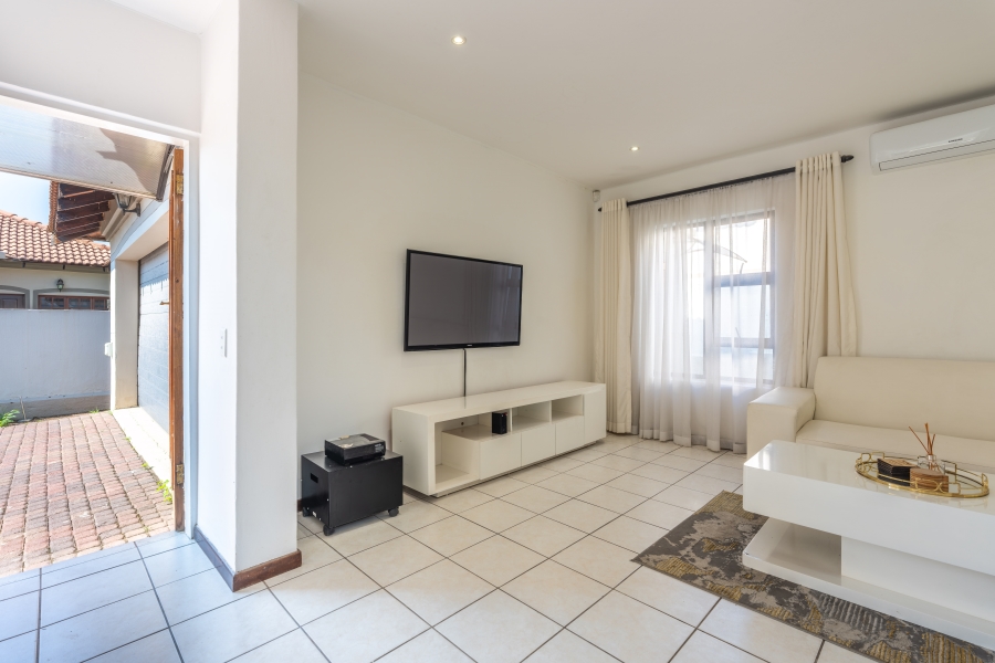 To Let 3 Bedroom Property for Rent in Broadacres Gauteng