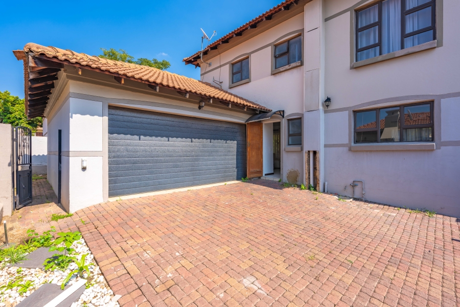 To Let 3 Bedroom Property for Rent in Broadacres Gauteng