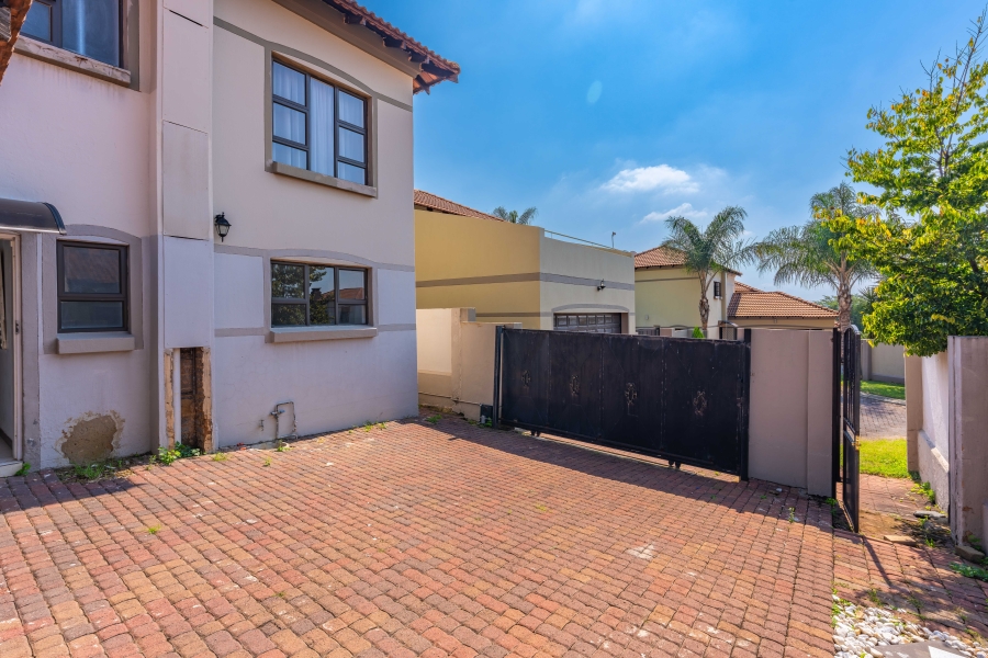 To Let 3 Bedroom Property for Rent in Broadacres Gauteng