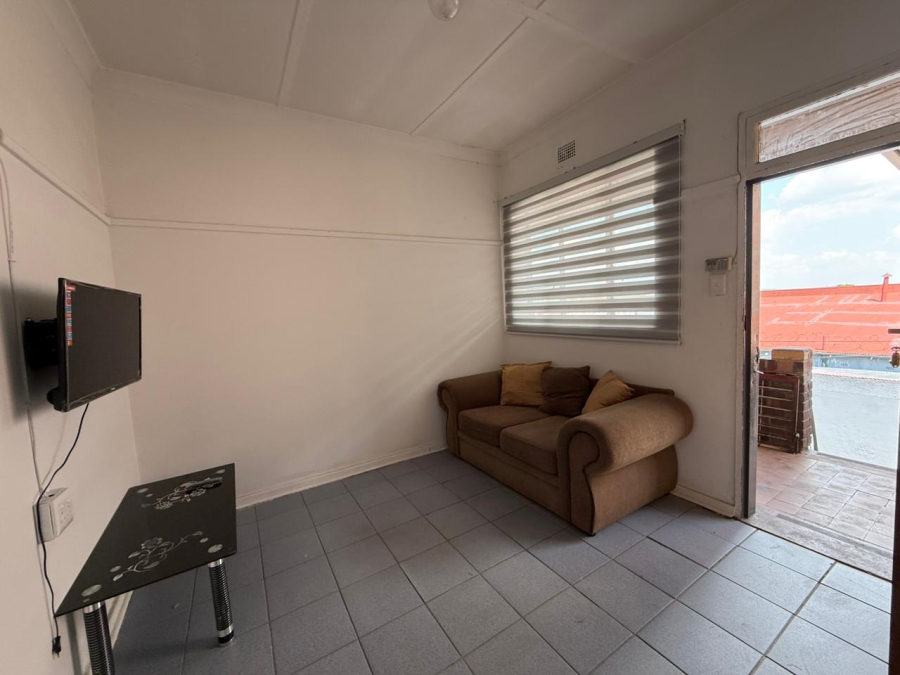 To Let 2 Bedroom Property for Rent in Crosby Gauteng