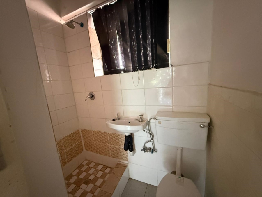 To Let 2 Bedroom Property for Rent in Crosby Gauteng