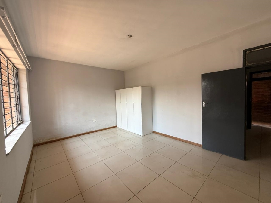 To Let 1 Bedroom Property for Rent in Crosby Gauteng