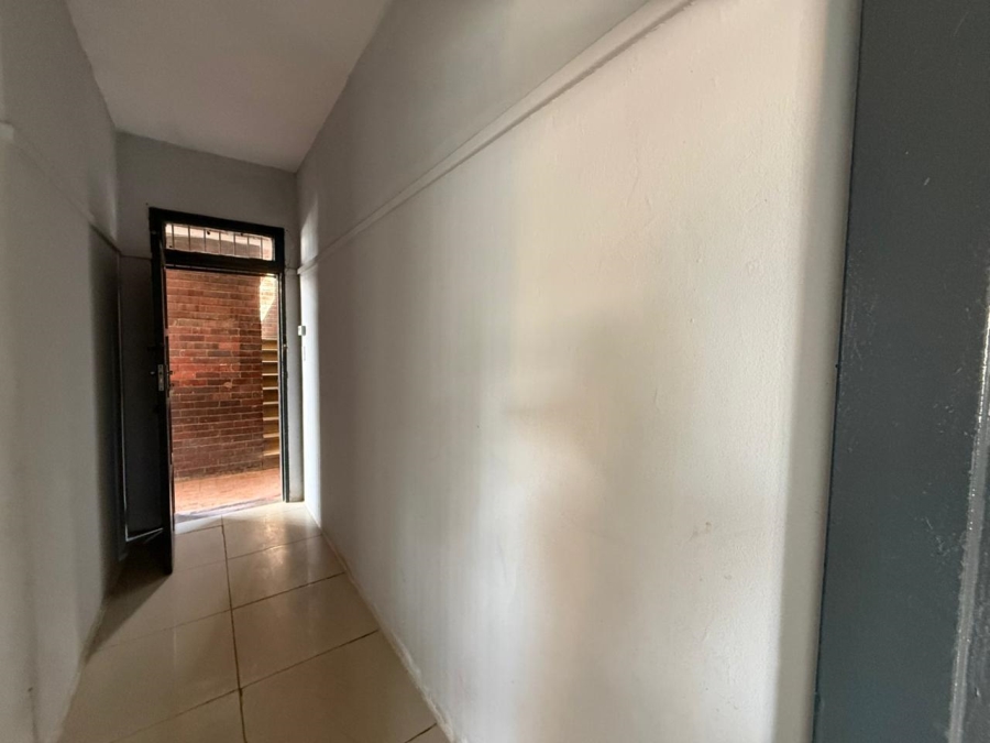To Let 1 Bedroom Property for Rent in Crosby Gauteng