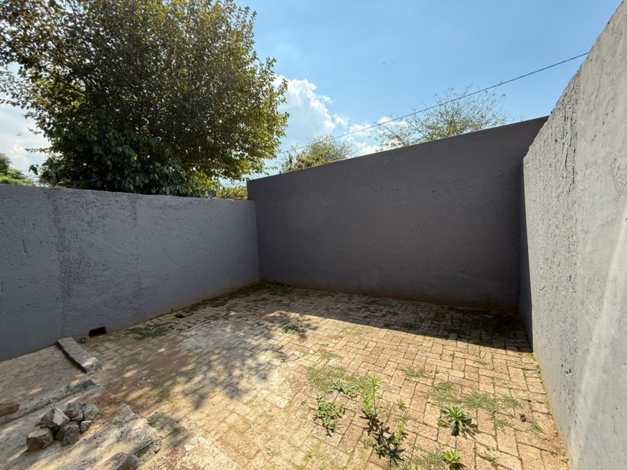 To Let 1 Bedroom Property for Rent in Crosby Gauteng