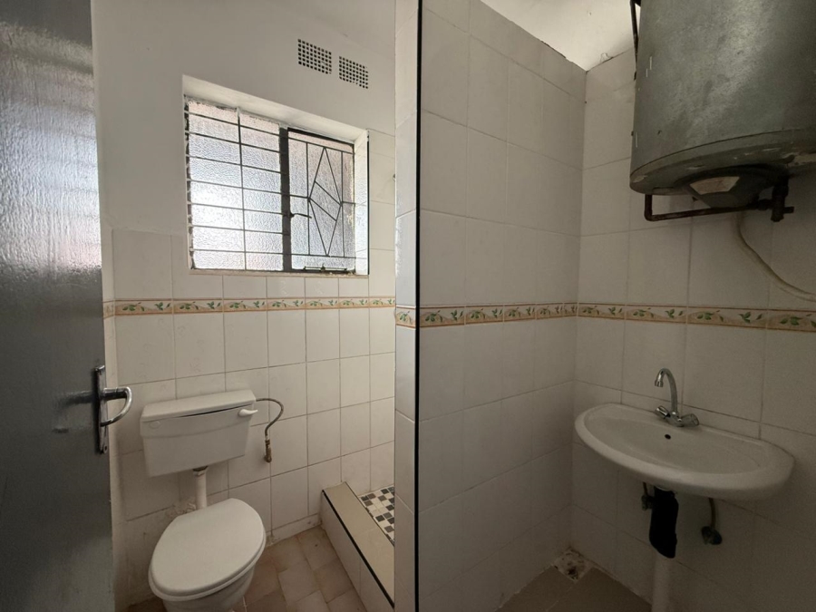 To Let 1 Bedroom Property for Rent in Crosby Gauteng