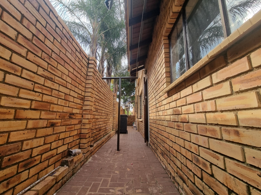 To Let 4 Bedroom Property for Rent in Ruimsig Gauteng