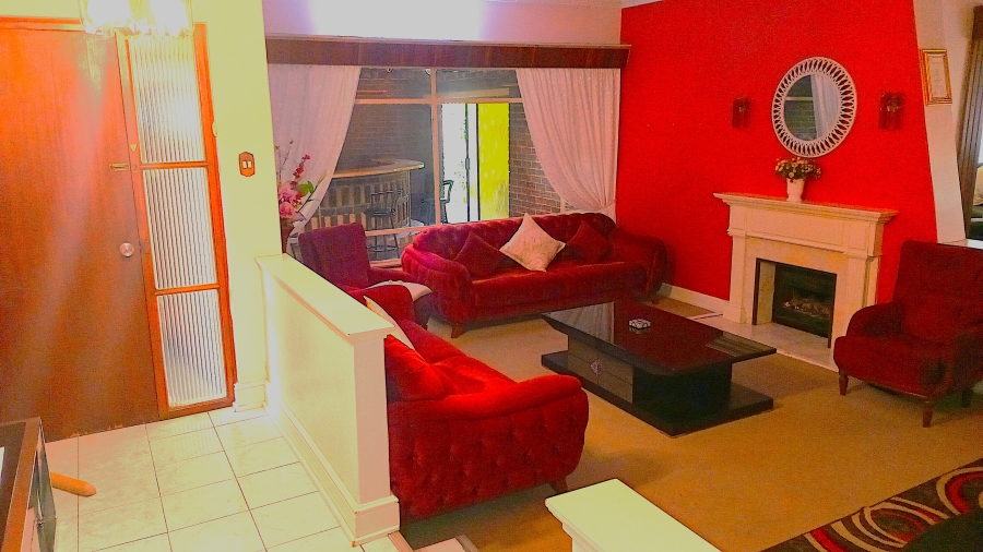 2 Bedroom Property for Sale in Mondeor Gauteng