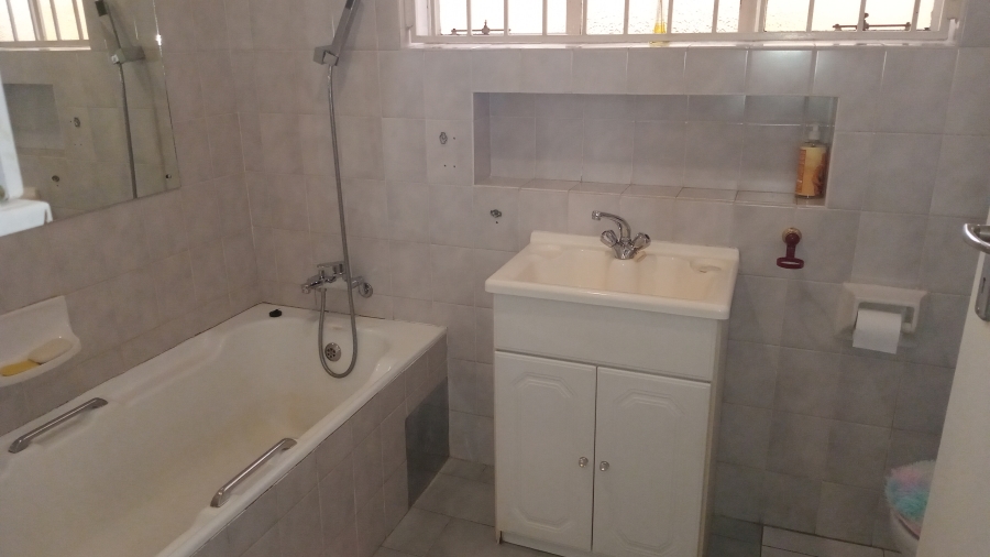 2 Bedroom Property for Sale in Mondeor Gauteng