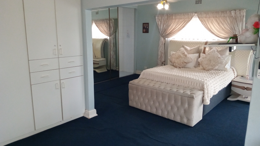 2 Bedroom Property for Sale in Mondeor Gauteng