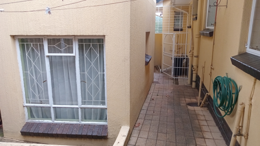 2 Bedroom Property for Sale in Mondeor Gauteng