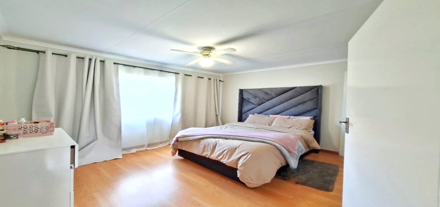 2 Bedroom Property for Sale in Vorna Valley Gauteng