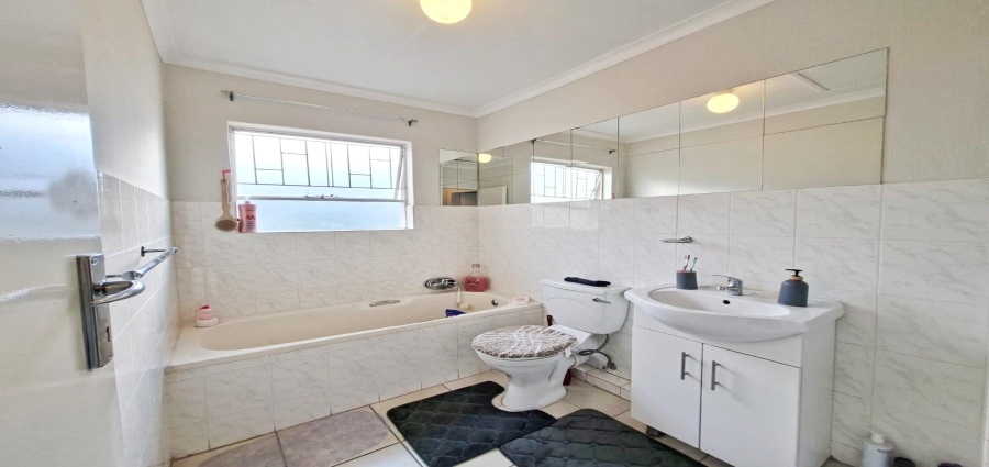 2 Bedroom Property for Sale in Vorna Valley Gauteng