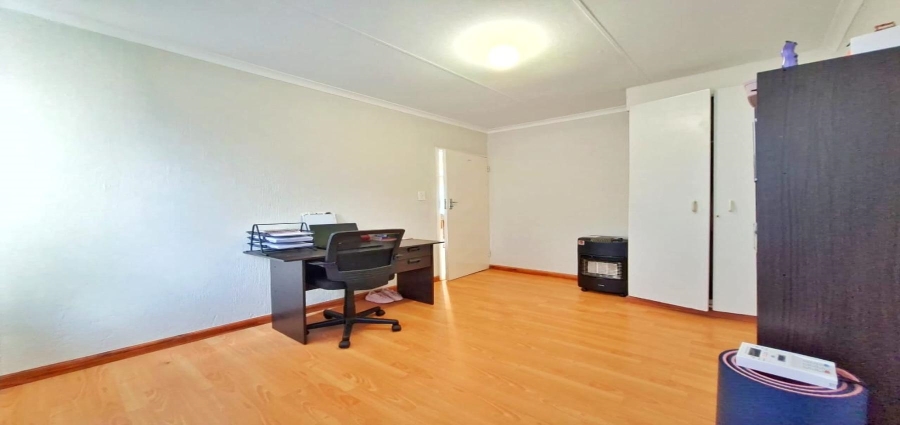 2 Bedroom Property for Sale in Vorna Valley Gauteng