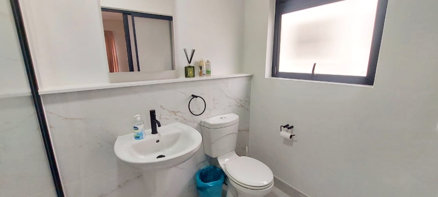 1 Bedroom Property for Sale in Crowthorne AH Gauteng